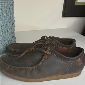 Brown Leather Lace Up Gum Sole Clarks Shoes Wallabies Size 11.5